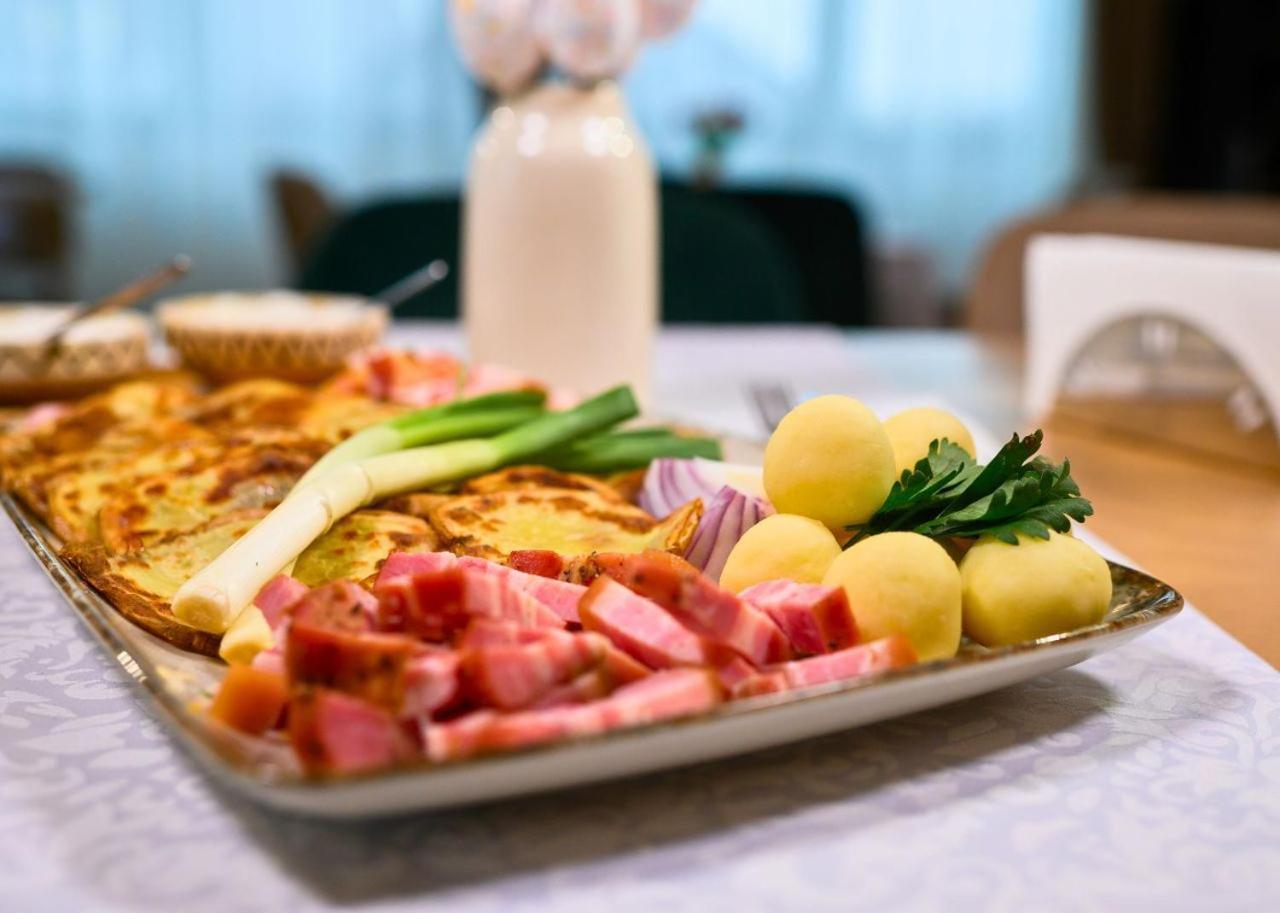 גורה הומורולווי Hotel Dukat מראה חיצוני תמונה